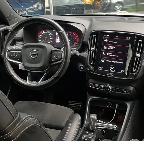 Volvo XC40 2.0 T4 R-DESIGN