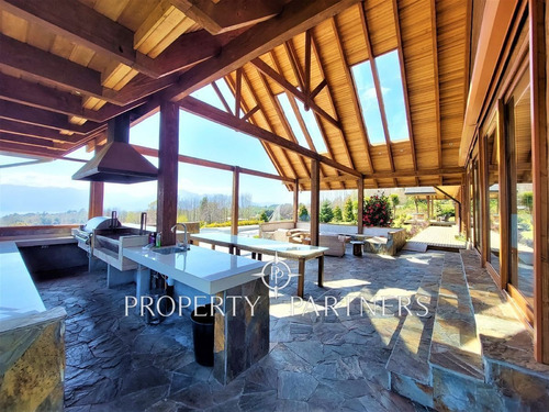 Imagen 26 de 30 de Espectacular Casa En Pucón Con Gran Vista Al Lago