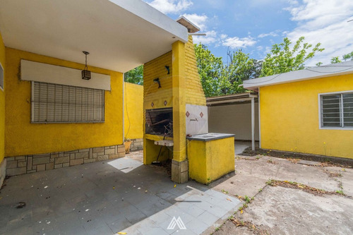 Venta Casa 3 Dormitorios Con Renta En Las Toscas