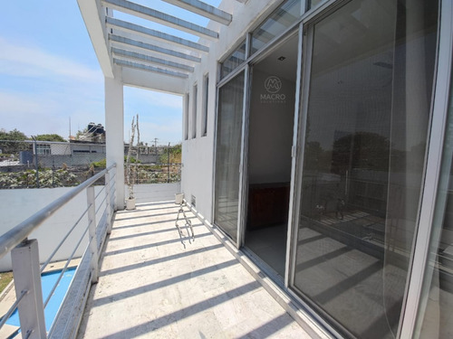Casa En Venta En Col. Plan De Ayala Con Gran Alberca Y Jardín.
