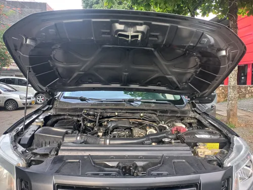 Nissan NP300 Frontier 2.5 Cd 4X4 Se Mt 4P