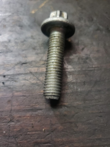 Tornillo De Engrane De Flecha Balanceadora Sprinter Om 651 (Usado)
