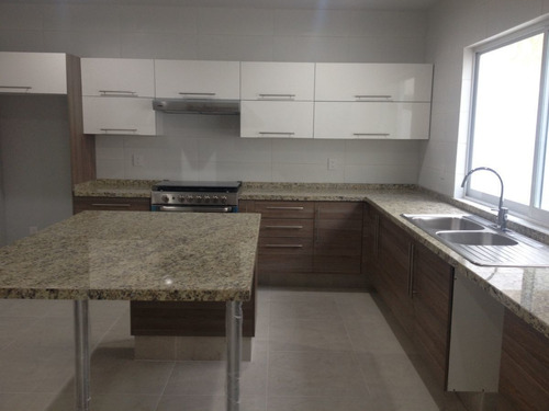 Preciosa Residencia En Centro Sur, Misiones Ii - Sótano, 3 Habitaciones, Ctoserv