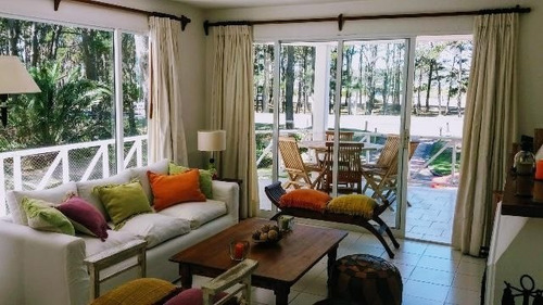 Apartamento En Venta De 2 Dormitorios En Playa Brava