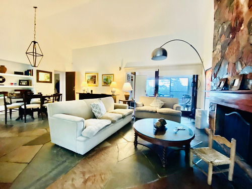 Casa En Venta De 3 Dormitorios En Playa Mansa