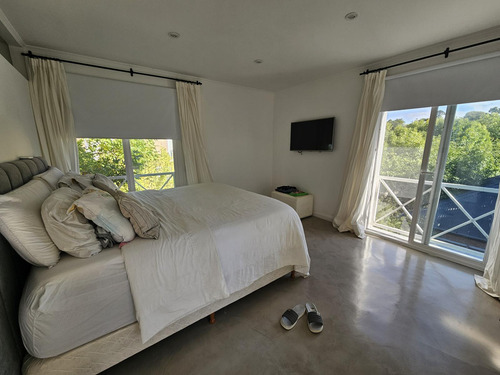 Impecable Triplex Con Jardin En Barrio Cerrado