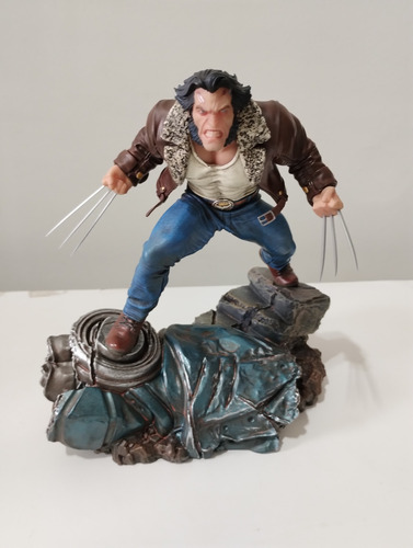 Logan 1/10 Iron Studios Caixa Arte E Parda