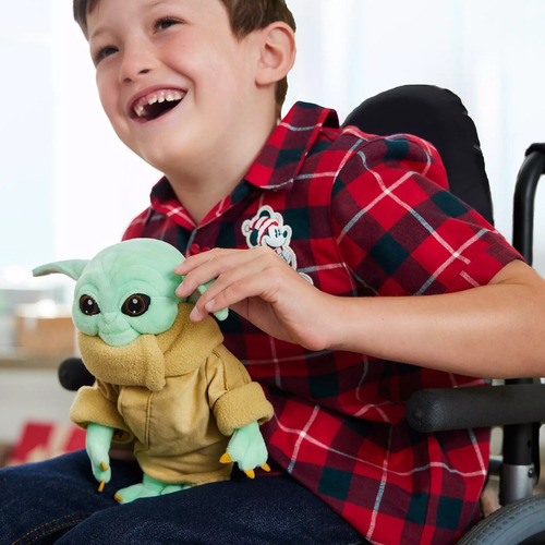 Imagem 7 de 10 de Pelúcia Yoda Star Wars Mandalorian The Child - Disney Store