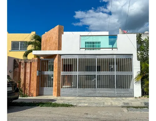 Venta, Casa En Francisco Montejo Con Alberca 3 Habitaciones Mérida
