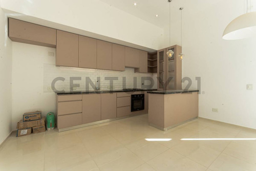 Casa De Pasillo En Barrio Martin 3 Dormitorios - Zeballos 568