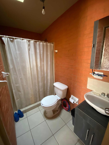 Se Vende Cass En Avenida Principal De Arboledas Cd Bajío