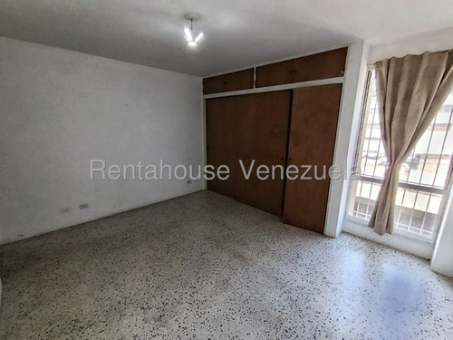 Se Vende Apartamento En La Urbina 25-21905 Le