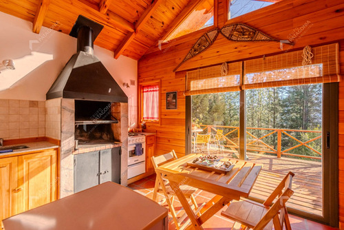 Hermosa Casa De 4 Ambientes + Quincho Y Cochera En Venta En Barrio Altos Del Chapelco, San Martín De Los Andes, Neuquén, Patagonia Argentina