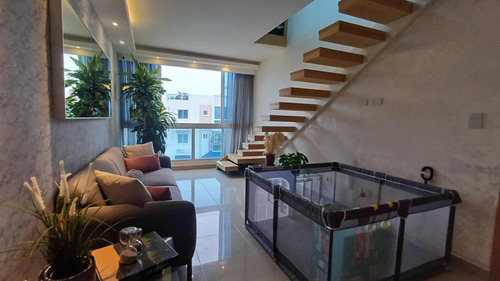 Se Vende Penthouse En Colinas De Los Ríos