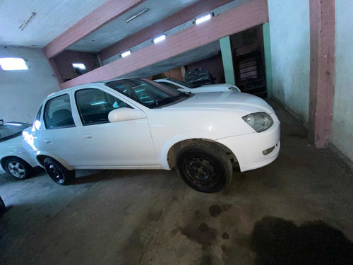 Imagen 3 de 6 de Chevrolet Corsa 1.4 Classic 2015