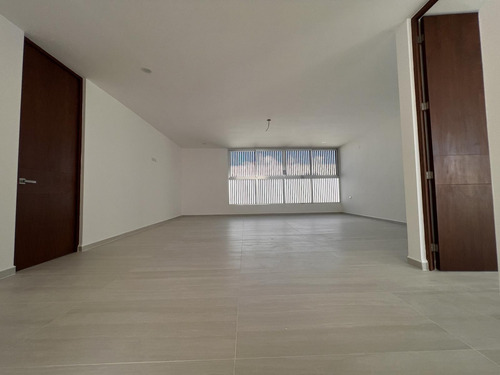 Casa En Venta Merida, Privada, De 659 Mt De Construccion.