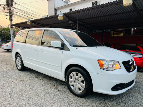 Oportunidad Dodge Grand Caravan S E 2014