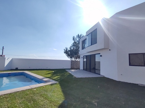 Casa Minimalista Nueva En Lomas Tetela, Cuernavaca Morelos.