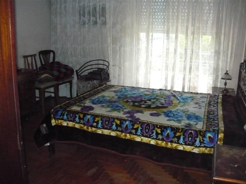 Venta En Block 2 Locales Comerciales + Piso De 4 Ambientes Con Cochera Cubierta