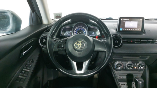 Toyota Yaris 1.5 R HIGH AT