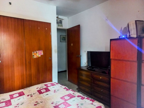 En Venta Excelente Apartamento En La Candelaria. Aa