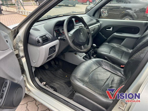 Clio 1.6 Privilége Sedan 16v Flex 4p Manual