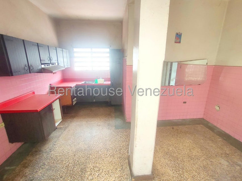 Amplia Casa De 2 Niveles ,para Remodelar A Su Gusto En Venta Ubicada En El Paraíso 25-17760