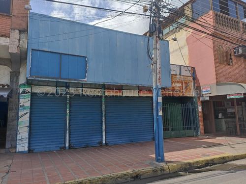 Propiedad Ubicada En El Centro De Turmero En Un Excelente Punto Comercial. La Propiedad Esta Constituida Con Un Local Comercial 24-1620 Irrr