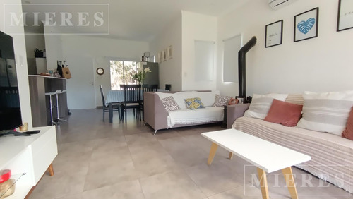 Casa En Venta Barrio Semi Cerrado En Loma Verde.