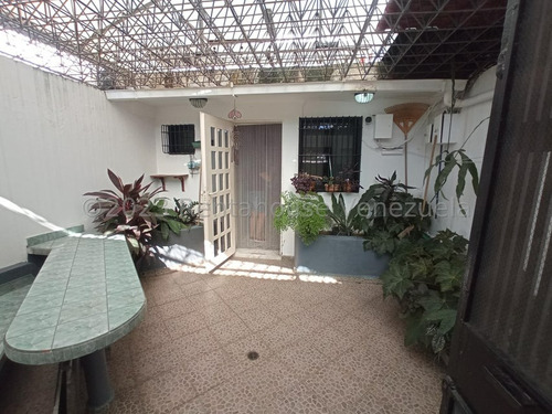 Hermoso Townhouse Amoblado En El Mejor Conjunto Residencial De Parque Valencia, Cocina Equpada Y Con Tope De Granito, Doble Entrada Con Porton Y Cerco Electrico, Camaras De Seguridad