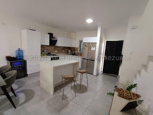 Townhouse Venta Concepto Abierto, Pozo De Agua, Piscina Y Area Social Para El Disfrute Familiar.el Rincon Valencia Carabobo Leida Falcon Lf25-158