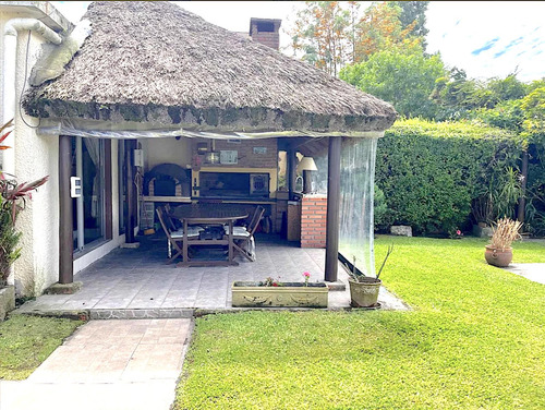 Casa En Venta 3 Dormitorios Fondo Piscina Y Barbacoa Garaje