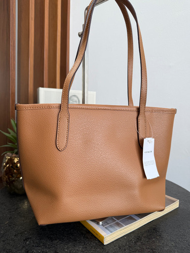 Bolsa Tote Coach Small City Acabado De Los Herrajes Níquel Color Camel Correa De Hombro Camel Diseño De La Tela Lisa