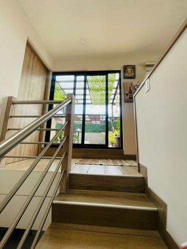 Departamento De 2 Pisos Con Roof Garden Dentro De Residencial Con Club En Los Límites Con Metepec