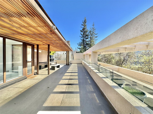 Penthouse Dúplex: El Rodeo / Clínica Alemana