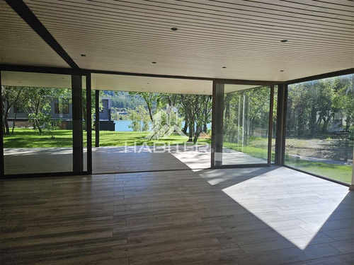 Casa En Venta De 5 Dorm. En Colbún