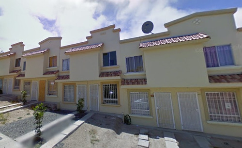 Remate De Casa En Urbiquinta Del Cedro, Tijuana A0512
