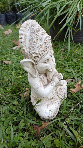 Ganesha Bebé De 20 Cm De Resina Crema
