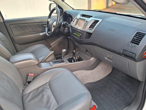 Toyota Hilux 2.7 Srv Cab. Dupla 4x4 Flex Aut. 4p