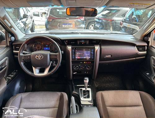 Toyota Hilux SW4 2.7 SR 7 LUGARES 4X2 16V FLEX 4P AUTOMÁTICO