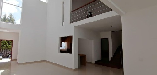 Residencia En Real De Juriquilla, 4 Recamaras, Doble Altura.