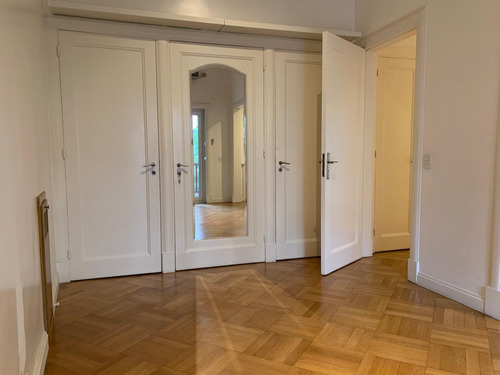 Categoria , Piso En La Mejor Zona De Recoleta , Estilo Frances.