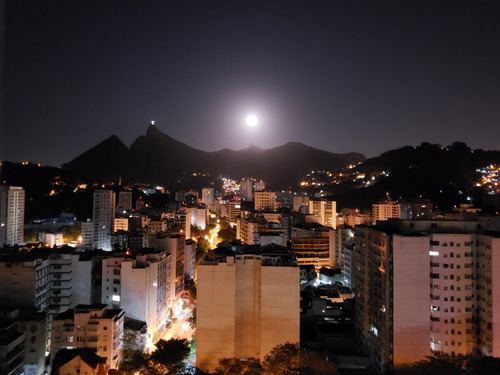 Apartamento À Venda Na Rua Das Laranjeiras, Laranjeiras, Rio De Janeiro - Rj - Liv-10595