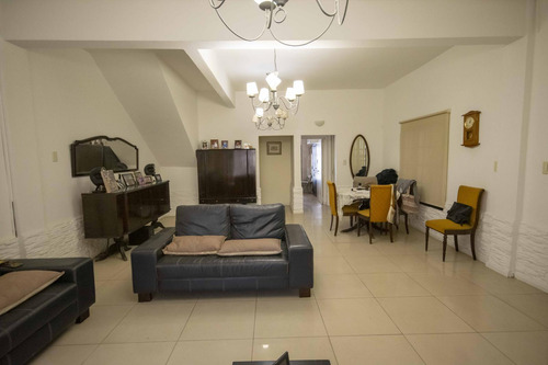 Casa De 5 Ambientes Con Cochera Y Playroom En Venta En Carapachay