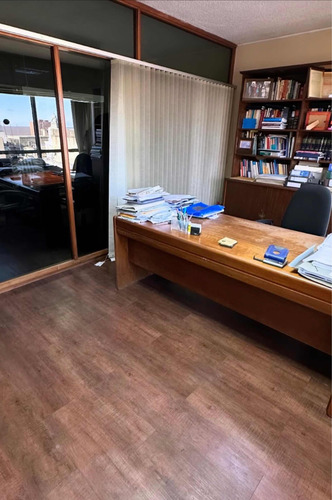Venta Comoda Oficina En Excelente Punto Ciudad Vieja !