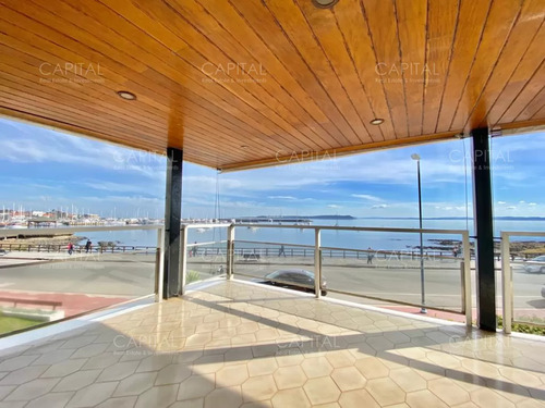 Excelente Apartamento Con Vista Al Mar Frente Al Puerto