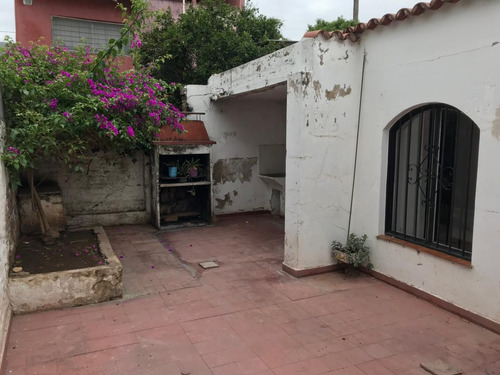 Los Naranjos, Hermosa Zona, Sobre Calle Principal Del Barrio.- Apta Credito Bancor!