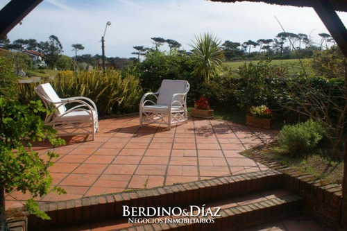 Casa - Rincón Del Indio Cerca Del Mar.- Ref: 738
