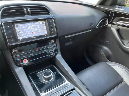 Jaguar F-PACE 2.0d Prestige