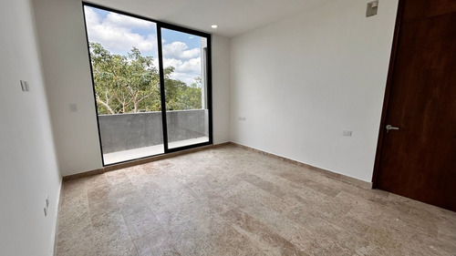 Villa Con Alberca, En Privada Residencial En Venta En Temozón Norte, Mérida